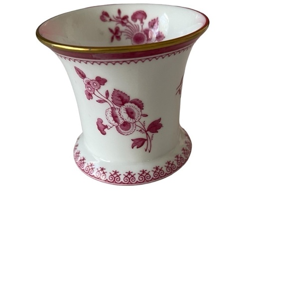 Spode Gloucester Pattern in Red Demitasse Cup 2 1/2 inches tall Bone China. - Picture 2 of 6